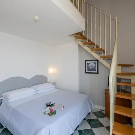 מלון Beau Rivage באוונו