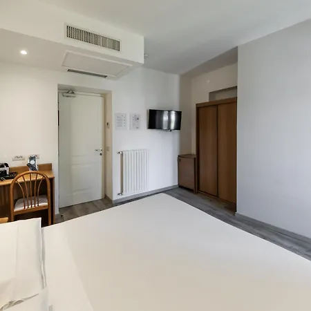 Hotel Beau Rivage 3*